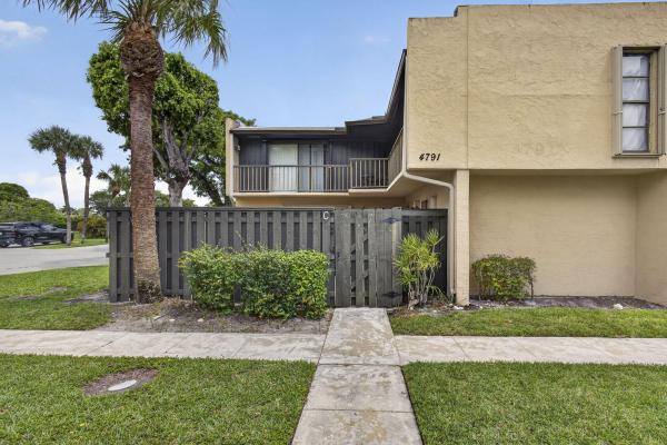 Foxwood Estates Of Lakeside Green, 4791 Alder Dr #C, West Palm Beach, Florida 33417, image 2