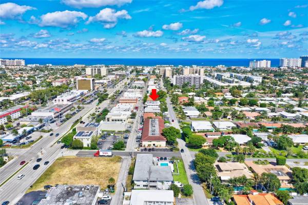 Du Barry, 2715 NE 49th St #208, Fort Lauderdale, Florida 33308, image 2