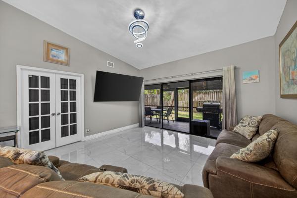 1036 E Lakes Dr, Deerfield Beach, Florida 33064, image 1