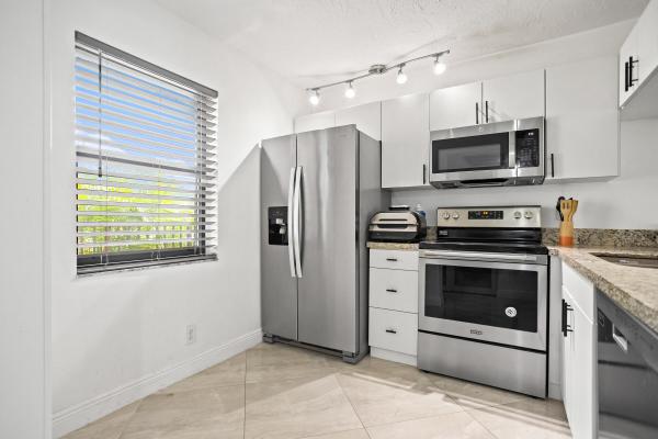 Plantation Racquet Club At Jacaranda, 10401 W Broward Blvd #209, Plantation, Florida 33324, image 3