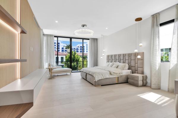 Kings Court, 344 NE 2nd St, Boca Raton, Florida 33432, image 1