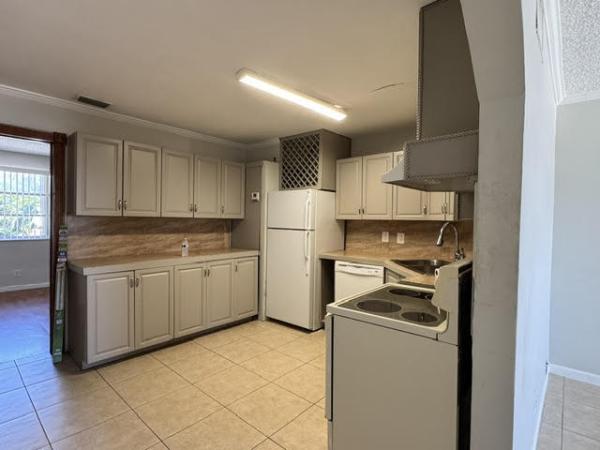 Doria, 2175 NE 56th St #204, Fort Lauderdale, Florida 33308, image 1