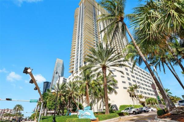La Perla, 16699 Collins Ave #3407, Sunny Isles Beach, Florida 33160, image 2