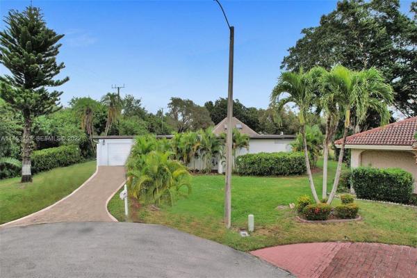 The Woodlands, 4808 Queen Palm Ln, Tamarac, Florida 33319, image 2