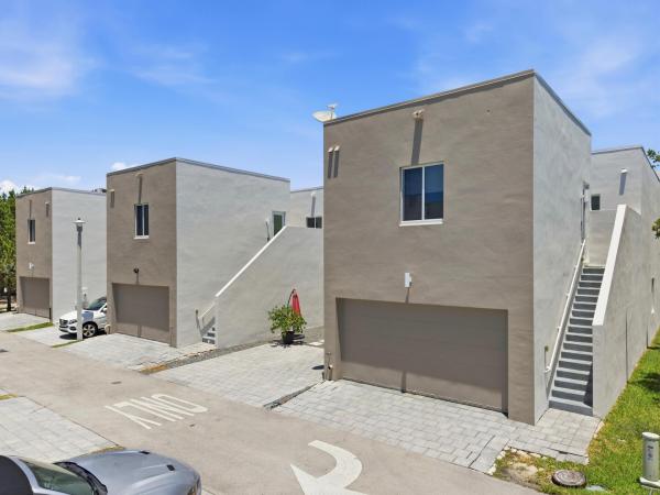 Landmark At Doral, 6642 NW 103rd Pkwy, Doral, Florida 33178, image 1