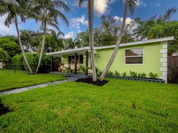 Lake Worth Town, 418 N Palmway, Lake Worth Beach, Florida 33460, image 1