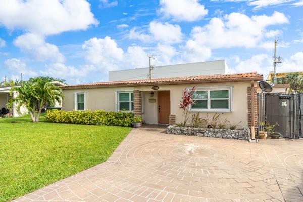 Palm Springs No HOA, 3201 Alice Dr, Palm Springs, Florida 33461, image 2