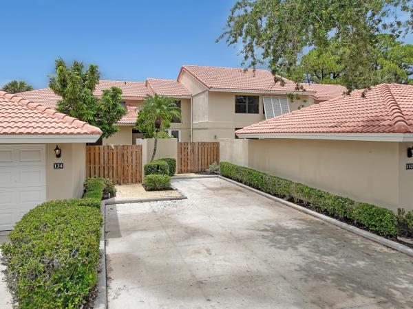 Patio Homes, 132 Old Meadow Way, Palm Beach Gardens, Florida 33418, image 3
