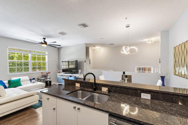 Tequesta Trace, 114 Lighthouse Cir #C, Tequesta, Florida 33469, image 3