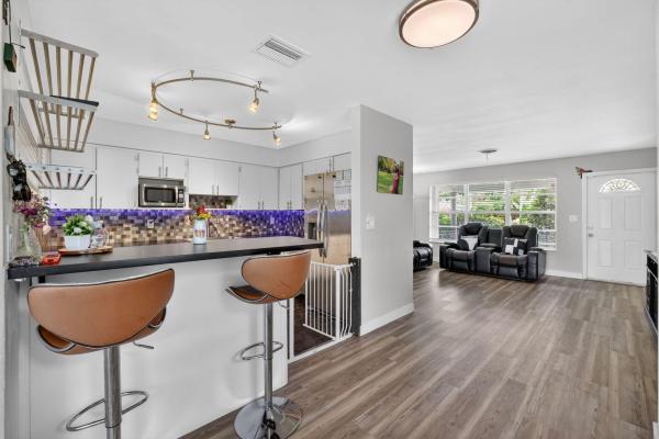 March Estates, 633 NW 30th St, Wilton Manors, Florida 33311, image 2