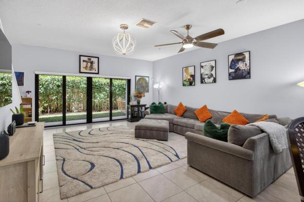 Magnolia Place, 4470 Leo Ln, Riviera Beach, Florida 33410, image 2