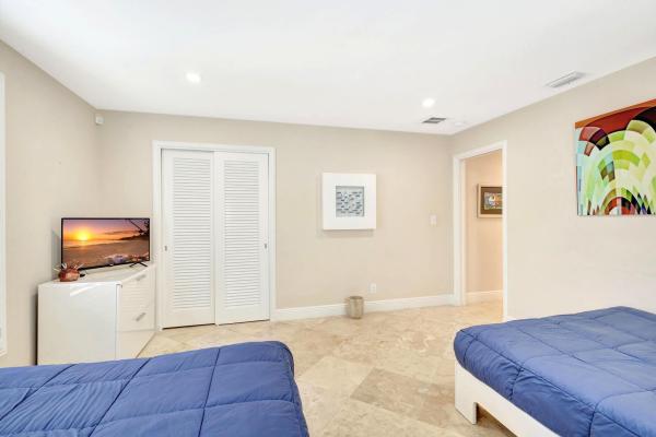Yacht Harbor Estates, 1131 Surf Rd, Riviera Beach, Florida 33404, image 3