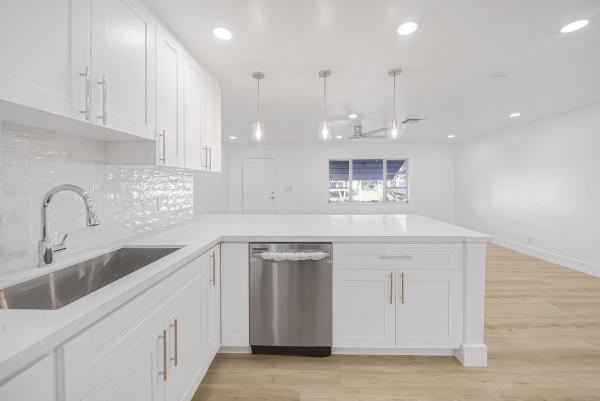 Palm Beach Leisureville, 2106 Alfred Dr, Boynton Beach, Florida 33426, image 2