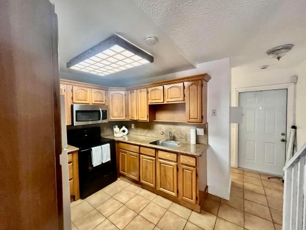 Coral Reef Townhouses, 15385 S Dixie Hwy #12, Palmetto Bay, Florida 33157, image 2