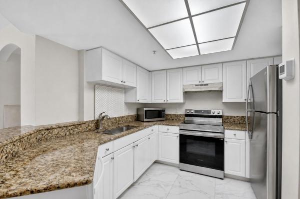Grand View At Crestwood, 600 Crestwood Ct N #607, Royal Palm Beach, Florida 33411, image 3