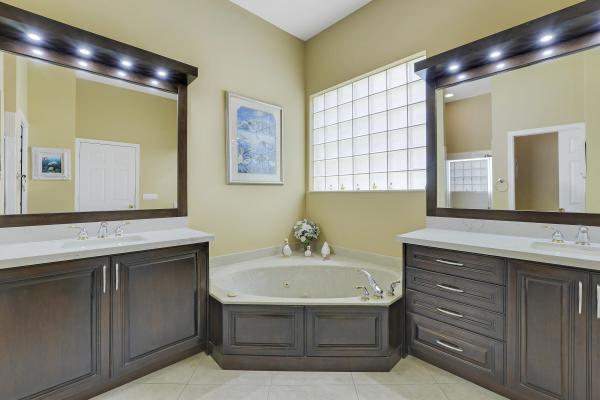9920 Mantova Dr, Lake Worth, Florida 33467, image 2