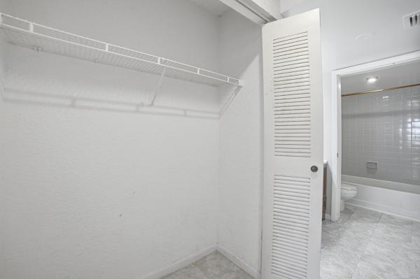 LakeView Club, 2871 N Oakland Forest Dr #210, Oakland Park, Florida 33309, image 1