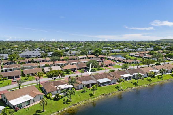 The Meadows Of Crystal Lake, 2105 SW 17th Cir, Deerfield Beach, Florida 33442, image 3