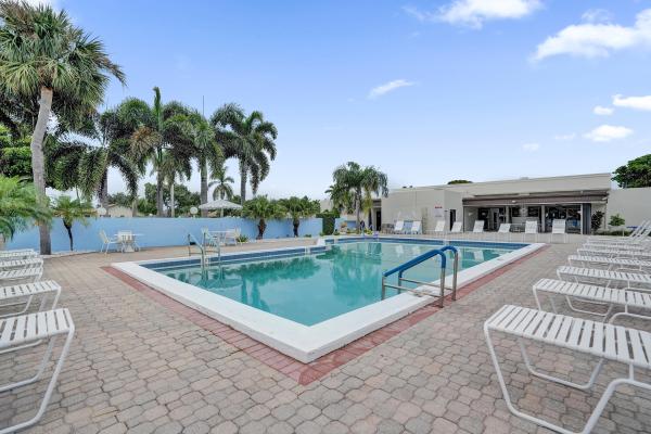 The Meadows Of Crystal Lake, 2105 SW 17th Cir, Deerfield Beach, Florida 33442, image 2