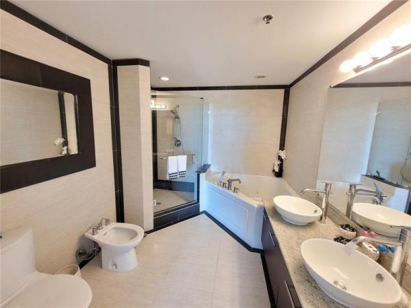Uptown Marina Lofts, 3029 NE 188th St #617, Aventura, Florida 33180, image 1