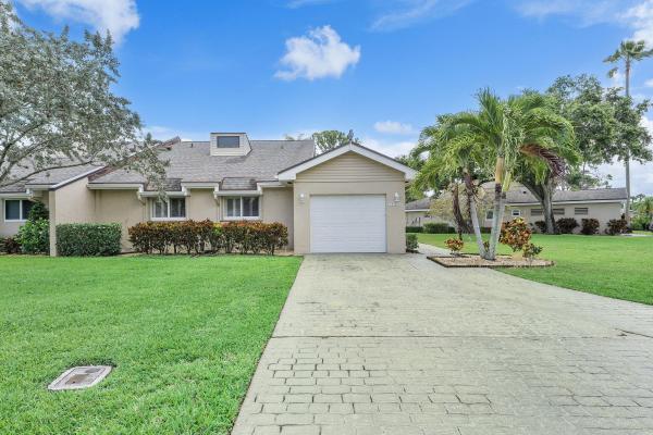 Marseilles Court At The Fountains Country Club, 6845 Fountains Cir, Lake Worth, Florida 33467, image 2