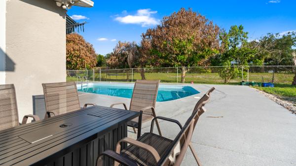 386 SE Oakridge Dr, Port St. Lucie, Florida 34984, image 1