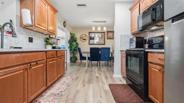 386 SE Oakridge Dr, Port St. Lucie, Florida 34984, image 2