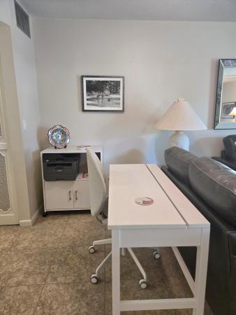 209 Oxford 100, West Palm Beach, Florida 33417, image 1