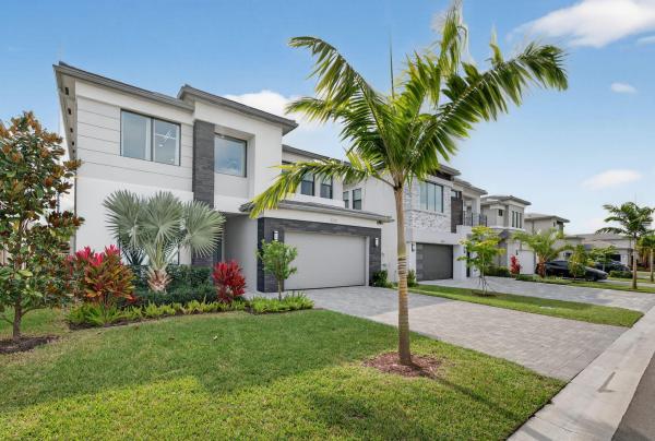 8252 Essex Country Club Dr, Boca Raton, Florida 33434, image 2