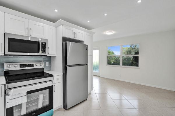 1112 Oakridge V, Deerfield Beach, Florida 33442, image 2
