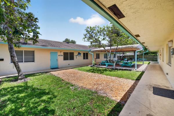 Croissant Park, 305 SW 16th St #1-2, Fort Lauderdale, Florida 33315, image 2