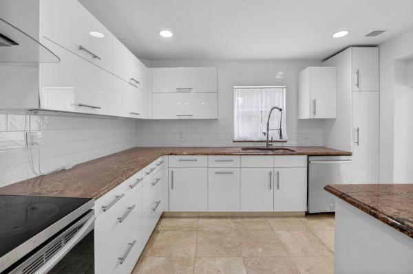Long Lake Estates, 8044 Twin Lake Dr, Boca Raton, Florida 33496, image 2