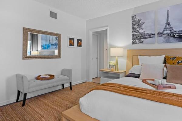 Golf Cottages, 11397 Pond View Dr #E103, Wellington, Florida 33414, image 2
