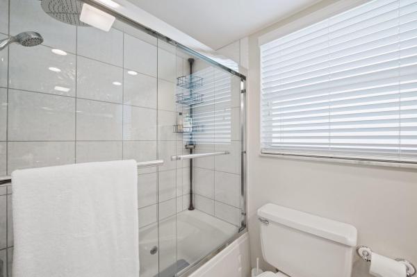 Palm-Aire Country Club 6, 3700 Oaks Clubhouse Dr #106, Pompano Beach, Florida 33069, image 1