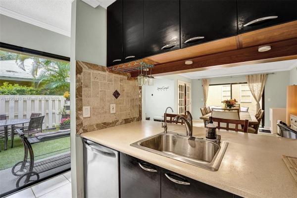 Pineapple Walk, 22322 Pineapple Walk Dr, Boca Raton, Florida 33433, image 2