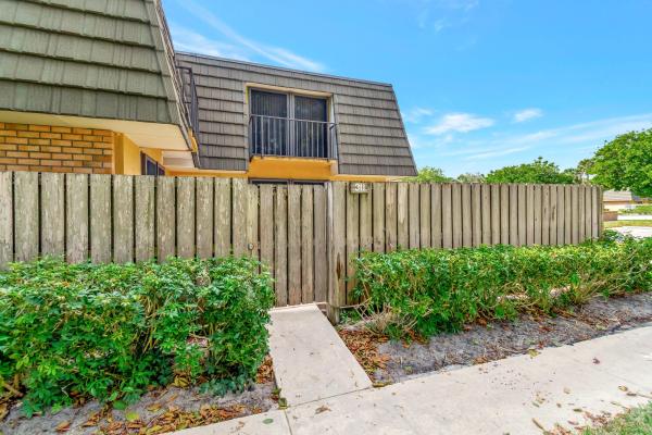 Village Of Sandalwood Lakes, 311 3rd Way, West Palm Beach, Florida 33407, image 2