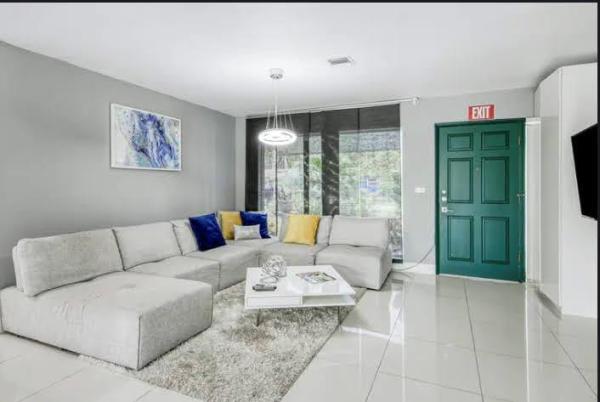 Hollywood Hills, 1905 N 45th Ave, Hollywood, Florida 33021, image 2