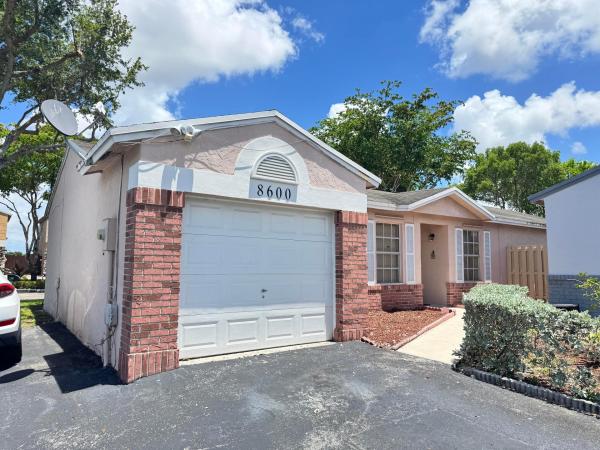 8600 NW 193rd Ter, Hialeah, Florida 33015, image 2