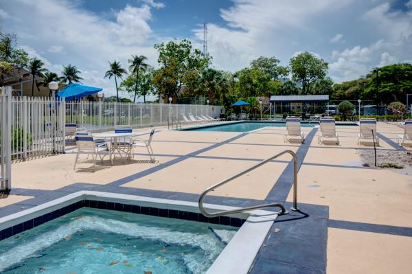 The Palms Of Pembroke, 307 Palm Cir E, Pembroke Pines, Florida 33025, image 3