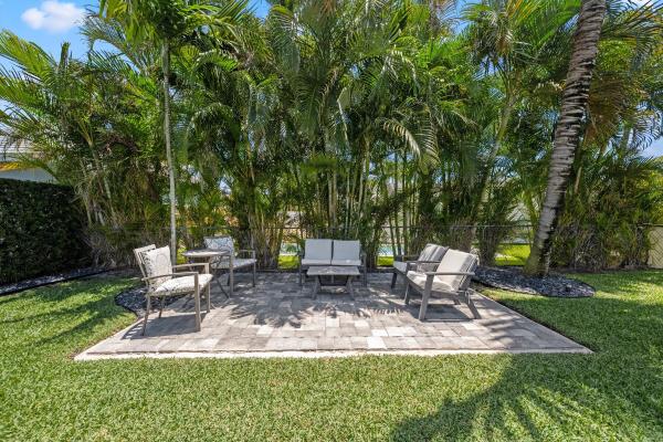 Bonniecrest, 115 Highland Ln, Delray Beach, Florida 33444, image 1