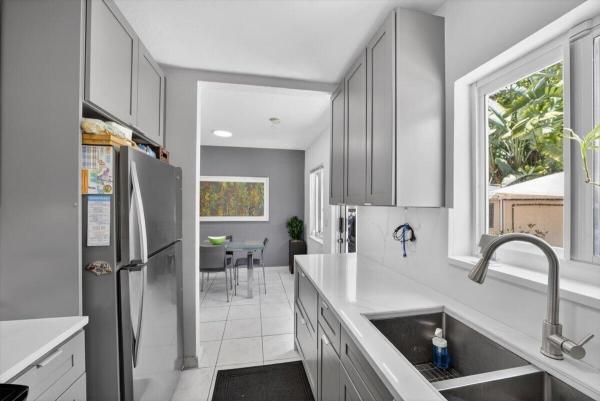 Belford Carr, 995 NE 156th Ter, North Miami Beach, Florida 33162, image 1