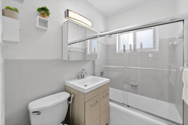 Belford Carr, 995 NE 156th Ter, North Miami Beach, Florida 33162, image 2