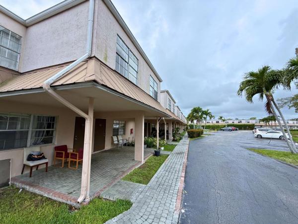 Twin Lakes Villas, 4100 NW 16th Ave #11, Oakland Park, Florida 33309, image 2