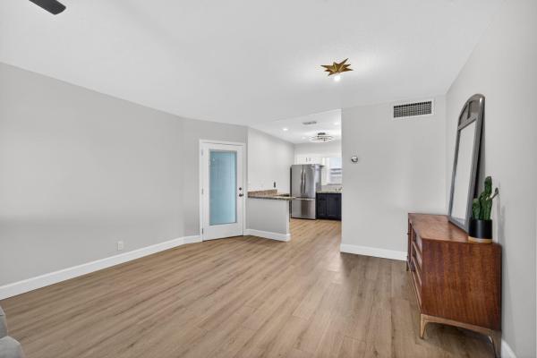 Windsor Park South, 110 Wettaw Ln #202, North Palm Beach, Florida 33408, image 1