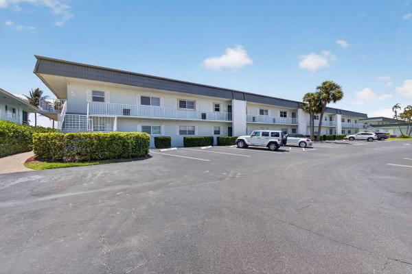 Windsor Park South, 110 Wettaw Ln #202, North Palm Beach, Florida 33408, image 2