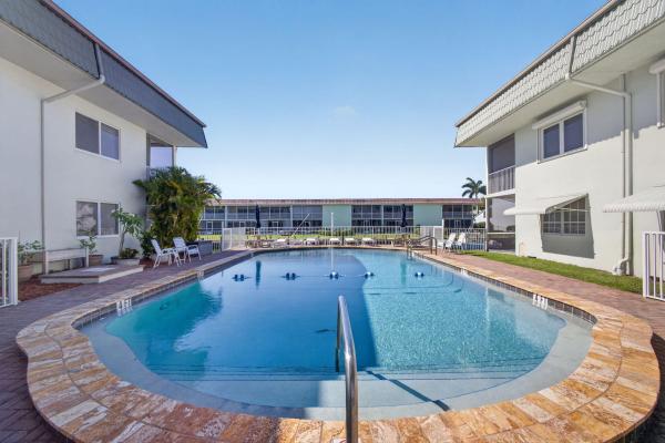 Windsor Park South, 110 Wettaw Ln #202, North Palm Beach, Florida 33408, image 1