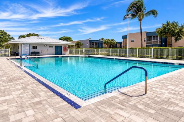 Burgundy At Kings Point, 199 E Burgundy, Delray Beach, Florida 33484, image 2