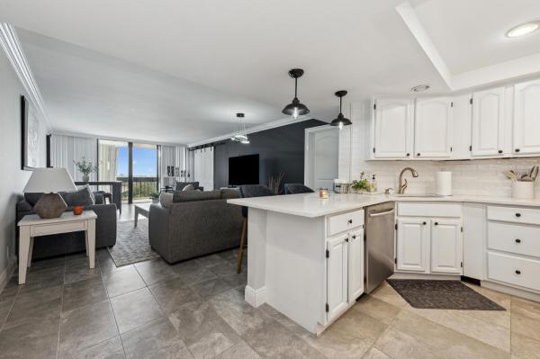 Lincoln Tower, 2400 Presidential Way #1006, West Palm Beach, Florida 33401, image 2