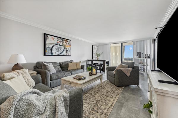Lincoln Tower, 2400 Presidential Way #1006, West Palm Beach, Florida 33401, image 1