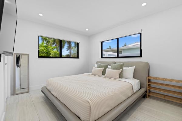 Cypress Harbor, 160 SE 12th Ct, Pompano Beach, Florida 33060, image 2